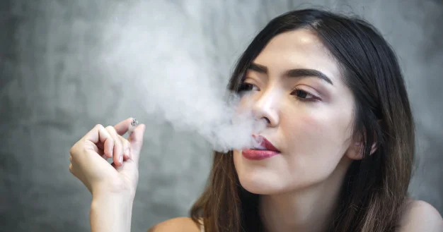 Gənc qızları siqaret aludəçiliyindən necə xilas edək? Fazil Mustafa