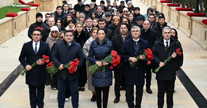 Ombudsman Səbinə Əliyeva və Aparatın kollektivi 20 Yanvar faciəsinin ildönümü ilə əlaqədar Şəhidlər xiyabanını ziyarət edib