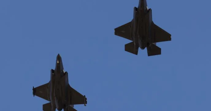 Американские истребители приближаются к Гренландии