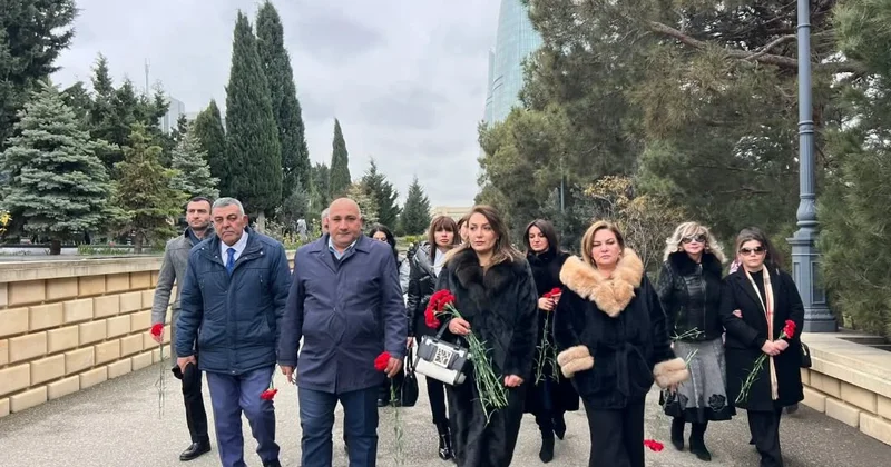 “Dendrologiya Bağı” PHŞ kollektivi Şəhidlər xiyabanında FOTOLAR