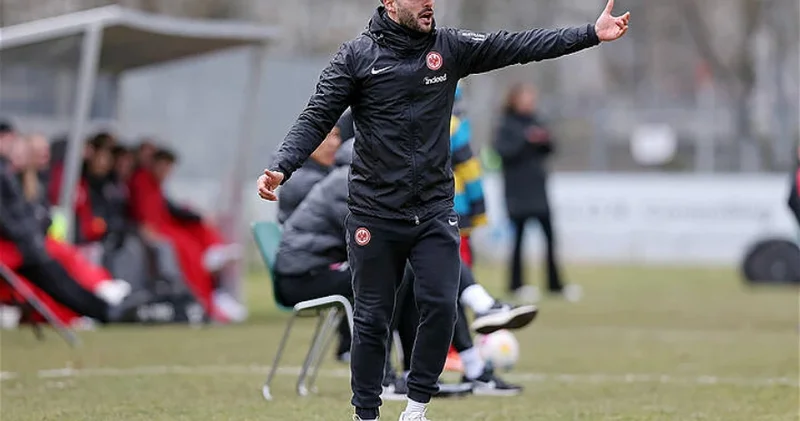 И.о. наставника Айнтрахта: В Баку не собираемся играть вторым номером. Думаю, мы победим