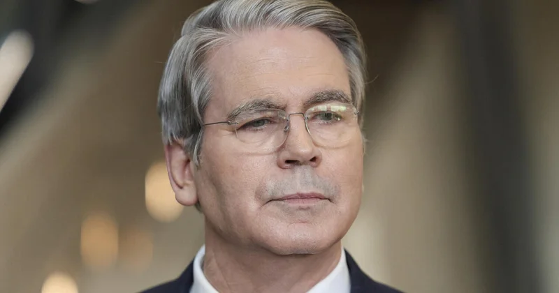 Бессент объяснил необходимость присоединения Гренландии к США