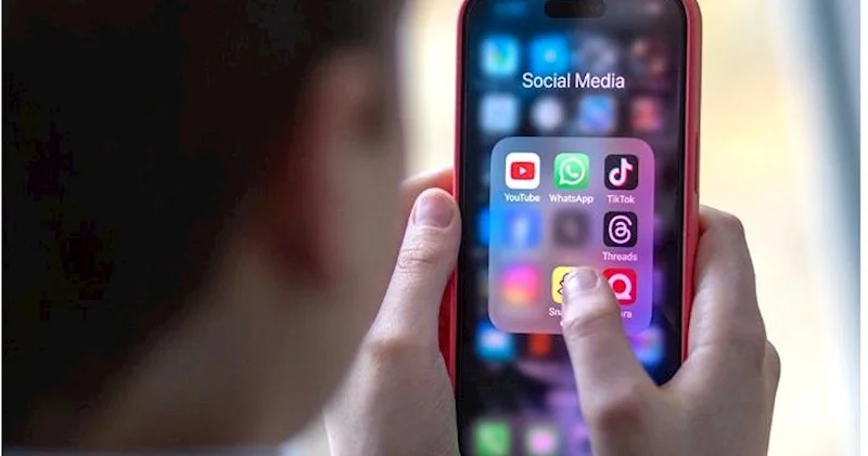 Daha bir ölkə uşaqlara sosial medianı qadağan etmək istəyir