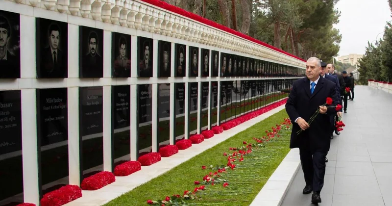 Сотрудники СГБ посетили Аллею Шехидов ФОТО ВИДЕО