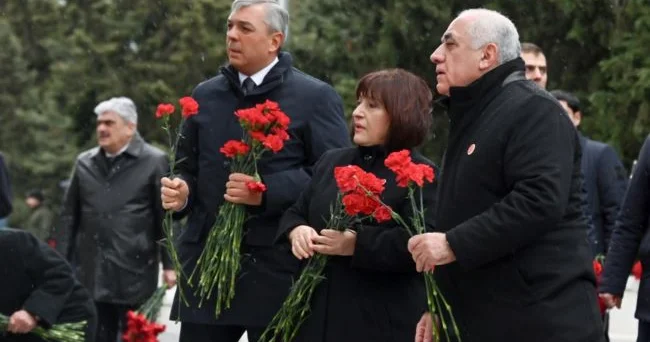 Əli Əsədov, Sahibə Qafarova və Samir Nuriyev Şəhidlər xiyabanıda FOTOLAR