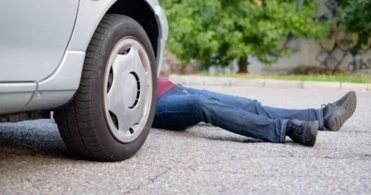 Gəncədə maşın orta yaşlı kişini vurub xəstəxanalıq etdi