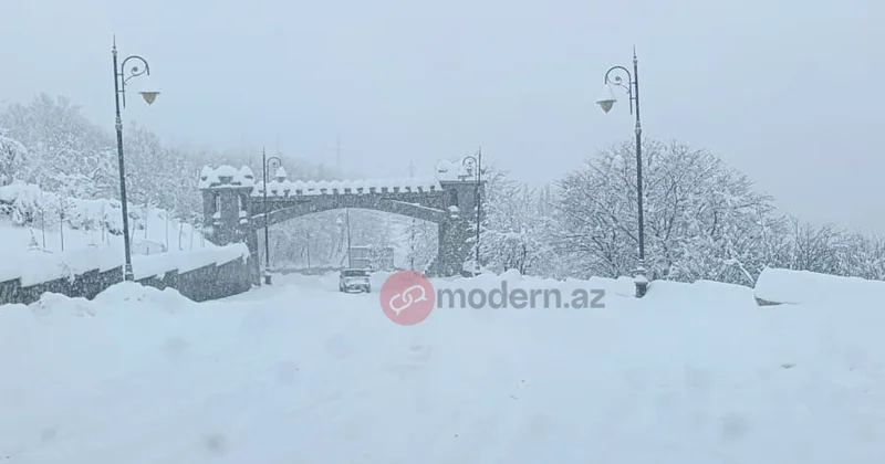 Lerikdə ağır durum: Kəndlərlə əlaqə kəsilib, texnika çatışmır