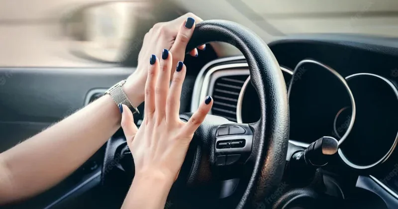 Xanımı maşını park edə bilmədi, kömək əvəzinə, eyvandan ÇƏKDİ VİDEO