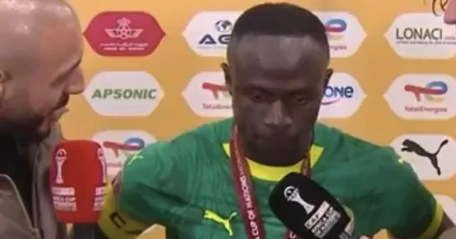 Əvvəlcə tanımadı, sonra bağrına basdı Video