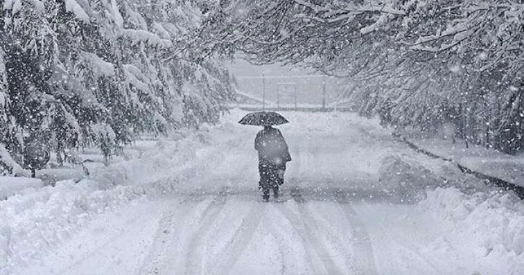 Ölkənin əksər rayonlarına qar yağır Faktiki hava