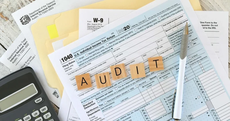 Служба финансового мониторинга выбирает аудитора