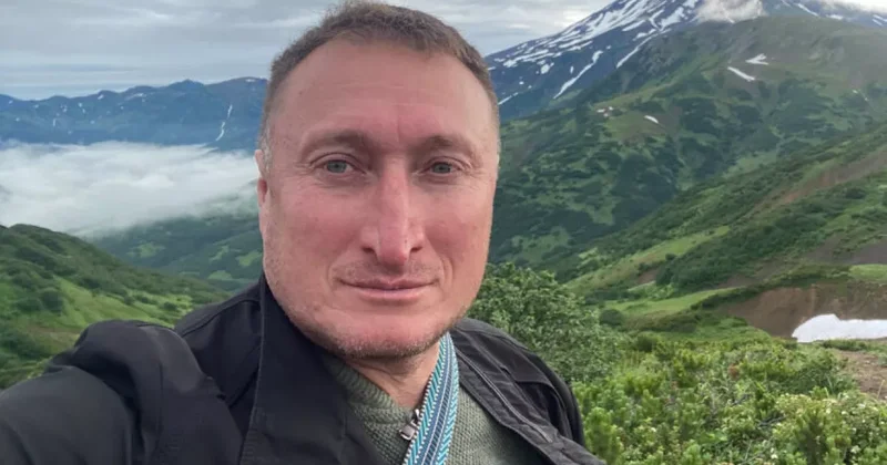 Главный коммунист российского региона нырнул в прорубь с плакатом Гренландия, мы с тобой! ФОТО