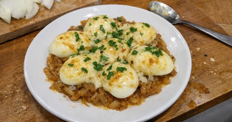 Karamelizə soğanlı yumurta: Səhər yeməyinin yeni sevimlisi