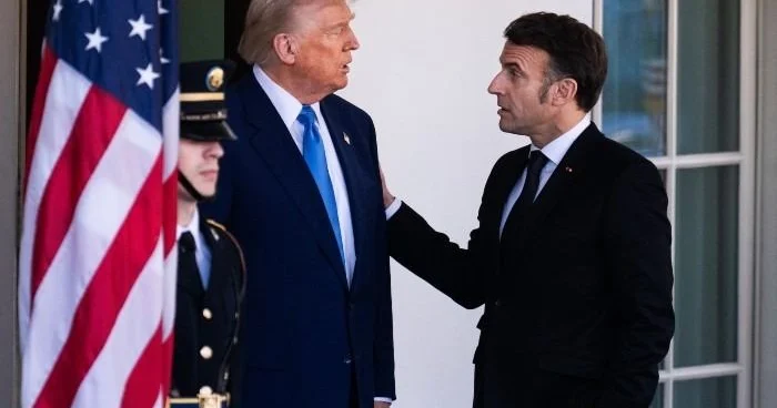 Trampdan ŞOK ADDIM: Makronun şəxsi SMS lərini yaydı