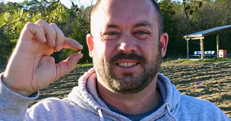 Uşaqların sözü ilə axtarış aparan kişi almaz tapıb