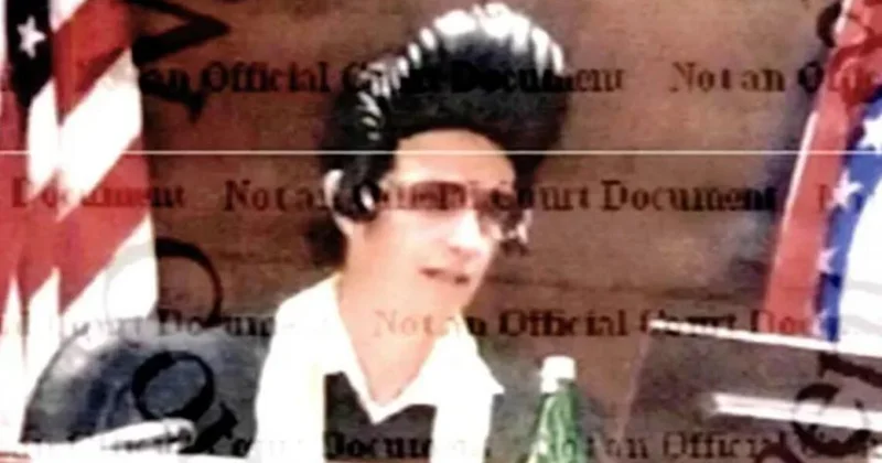 Özünü Elvis Presliyə bənzədən hakim işindən oldu