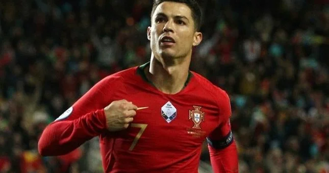 Baş məşqçi Ronaldonu ehtiyatda saxlaya bilər