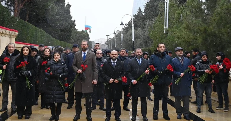 Коллектив SOCAR посетил Аллею шехидов