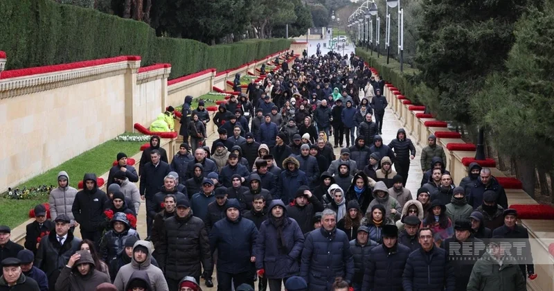 Şəhidlər xiyabanına xalq ziyarəti davam edir YENİLƏNİB