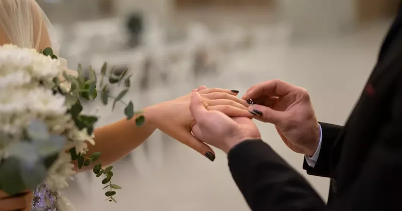 В Польше изменят формулировку муж и жена на первого и второго супруга