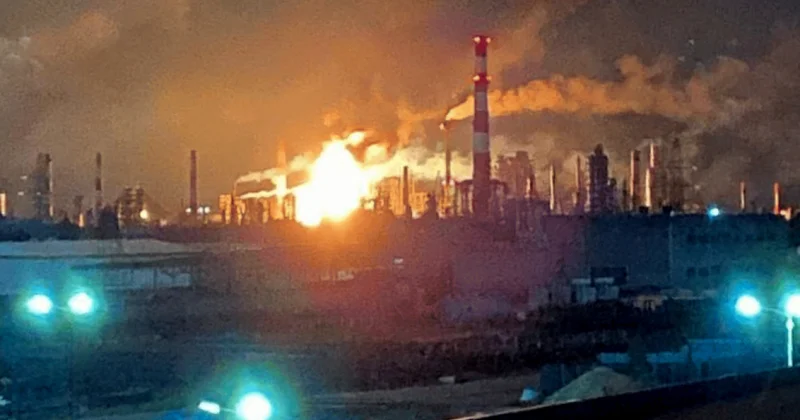 Из за атак Украины упали поставки нефти на НПЗ России