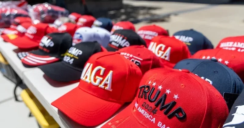 В Дании и Гренландии набирают популярность антиамериканские бейсболки