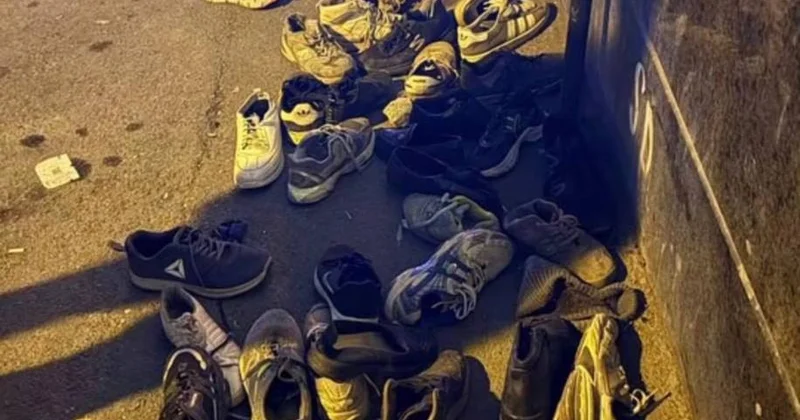 Yiyəsi ölmüş ayaqqabılar... İranda qətliamın simvoluna çevrildi