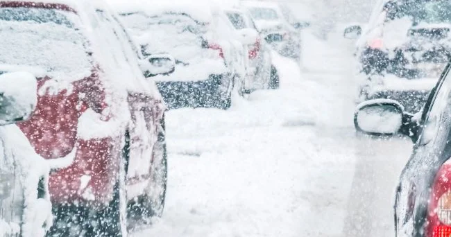ABŞ da böyük qəza: Güclü qar yağmaşı nəticəsində 100 dən çox nəqliyyat vasitəsinə ziyan dəyib