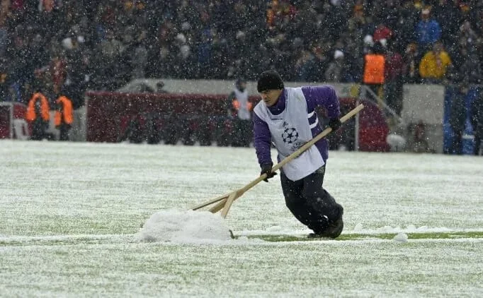 Qalatasaray ın stadionu nə üçün örtüklə örtülməyib?