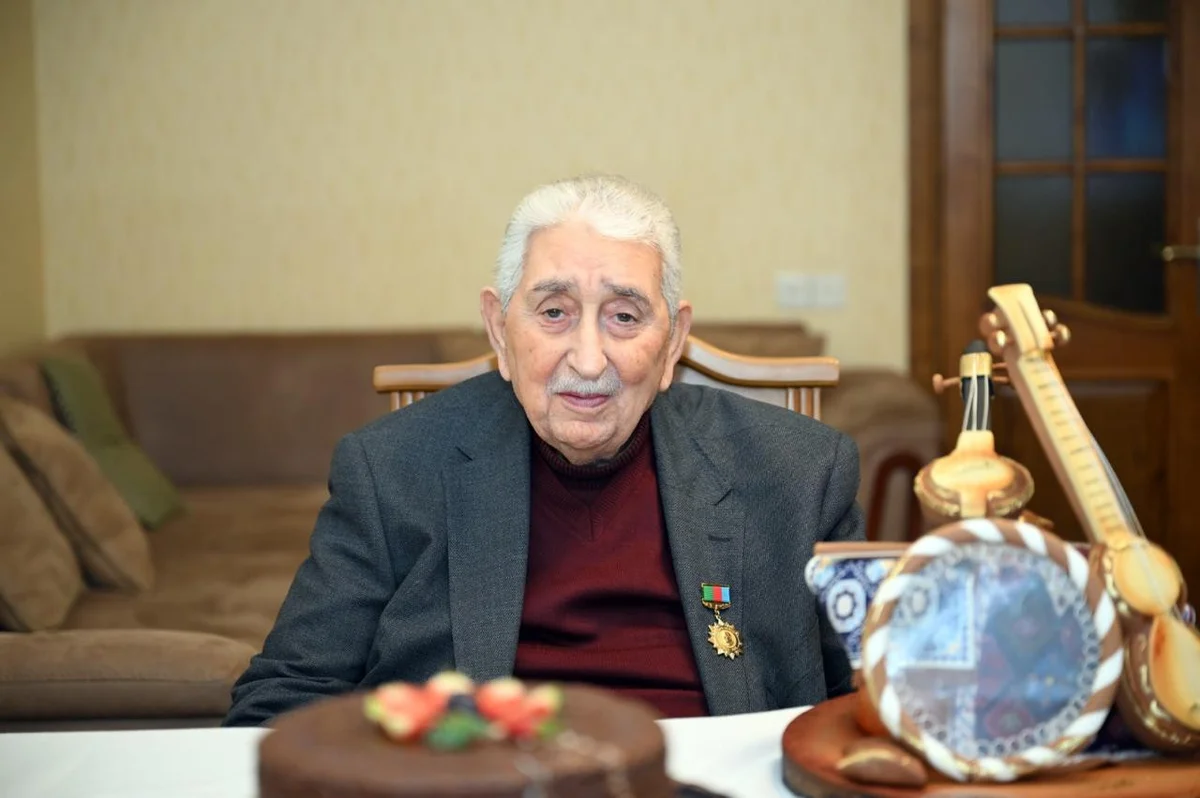 Arif Babayevə Heydər Əliyev medalı təqdim edilib