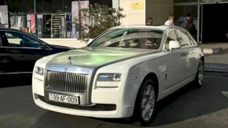 Bakıda hərraca çıxarılan lüks “Rolls Royce”un sahibi kimdir? FOTOLAR