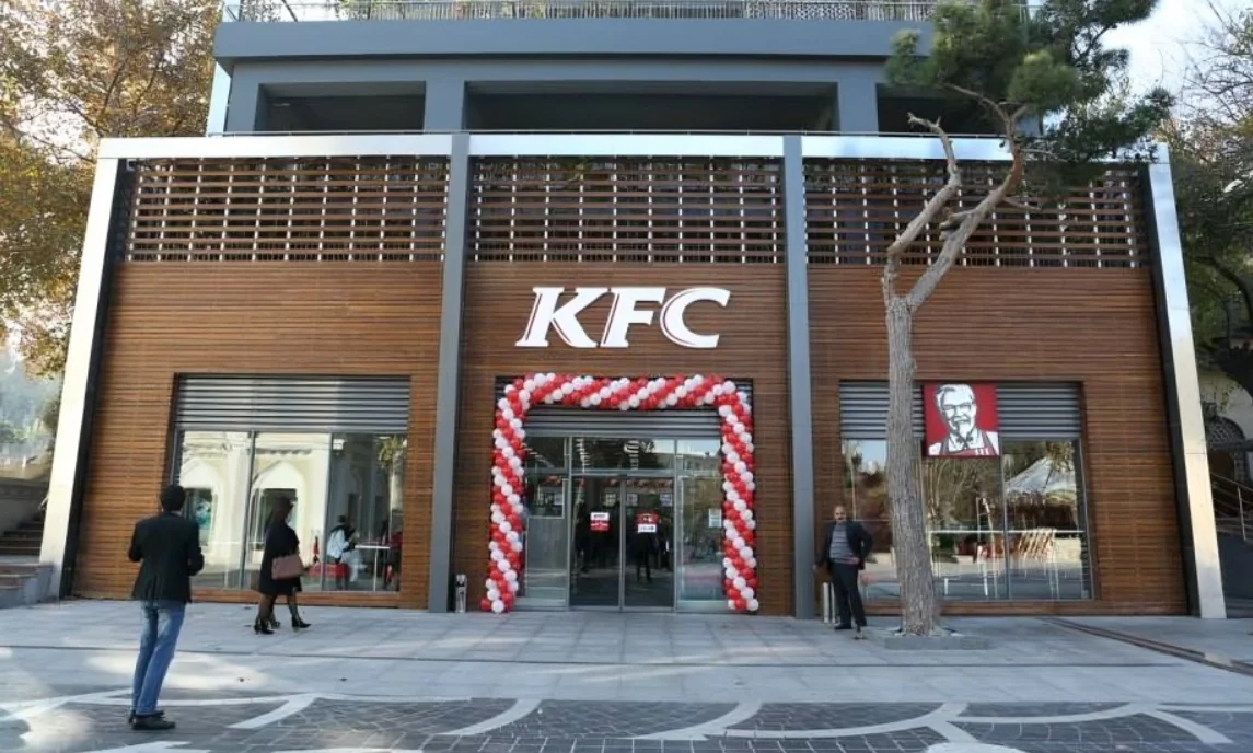 Fəvvarələr Meydanındakı KFC bağlanır