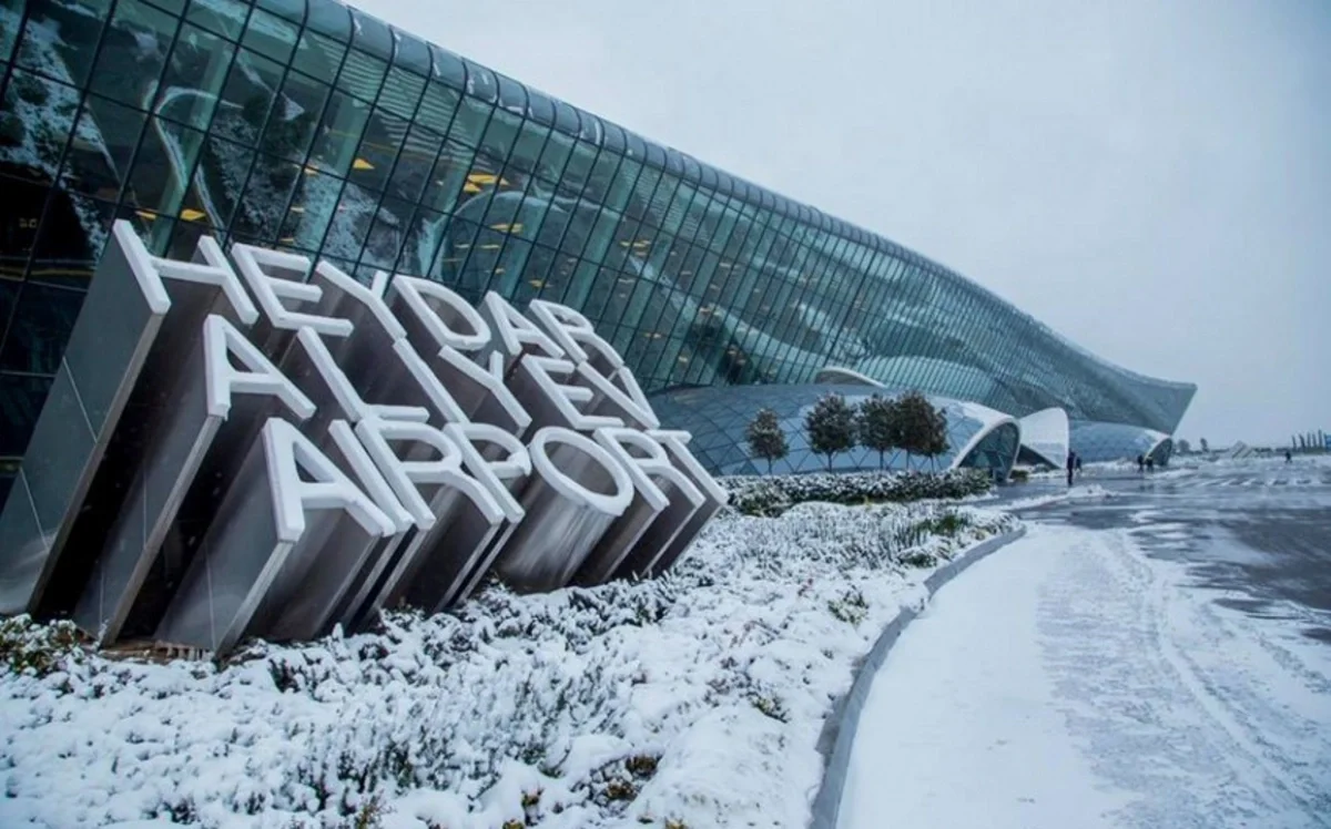 Hava şəraiti ilə Heydər Əliyev Beynəlxalq Aeroportundan AÇIQLAMA