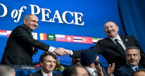 Ağ Ev İlham Əliyevlə Paşinyanın bu fotosunu paylaşdı