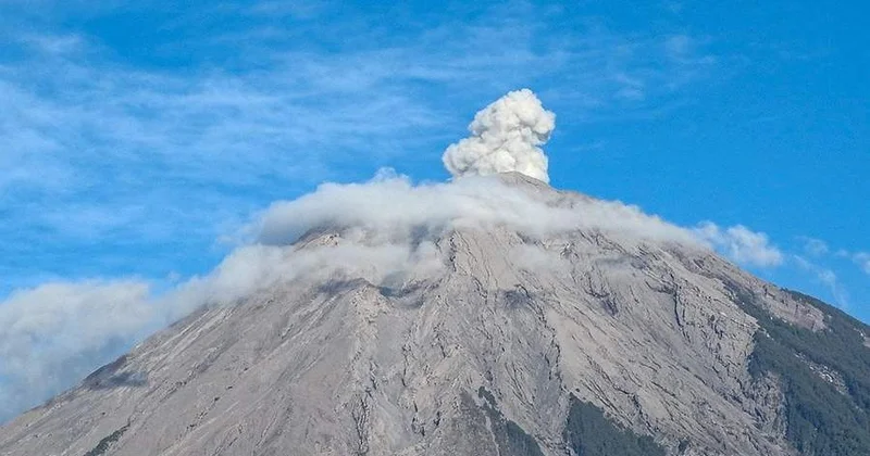 İndoneziyada Semeru vulkanı yeddi dəfə püskürüb