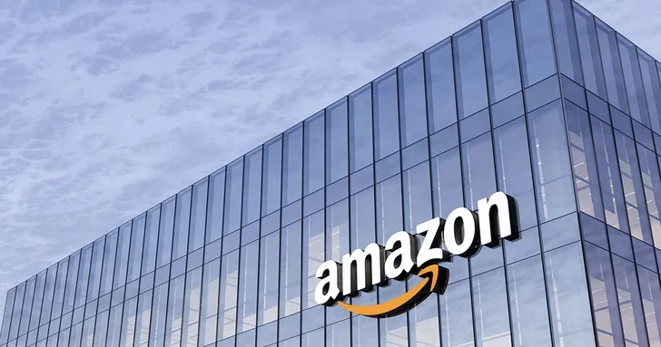 Amazon сместила Walmart, впервые став лидером мирового рейтинга по объему продаж