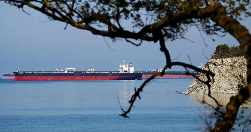 Еврокомиссия готовит основания для перехвата танкеров с нефтью РФ