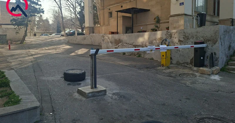Bu şlaqbaum narazılıq yaratdı Nazirlik 1 dəfə sökübmüş+Foto