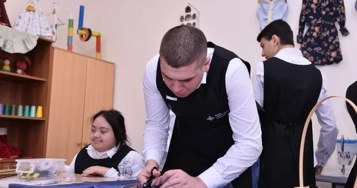Профессия доступна каждому: как в Баку школьников с особыми потребностями готовят к взрослой жизни