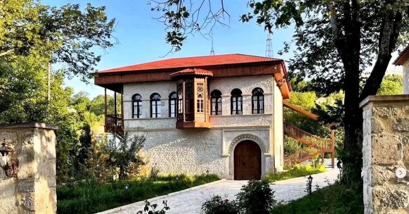 Şuşanın çoxəsrlik tarixə malik şəhərsalma mədəniyyəti və memarlıq sənəti nümunələri
