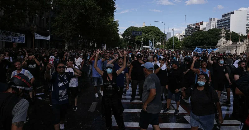 Argentinada minlərlə insan ümummilli tətilə çıxıb FOTOLAR