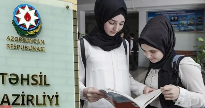 Şagirdlərin məktəbə hicabla gəlməsi təhsillə ziddiyyət yaradır Açıqlama
