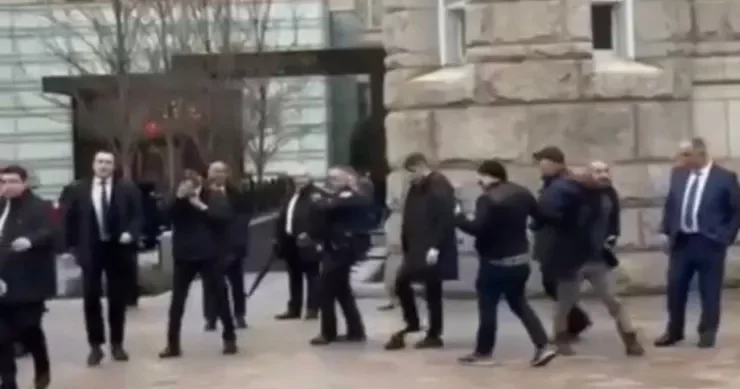 Azərbaycanın ABŞ dakı səfirliyi: Etirazçılar Prezident avtomobilinə yönəlik hücum aktları həyata keçiriblər