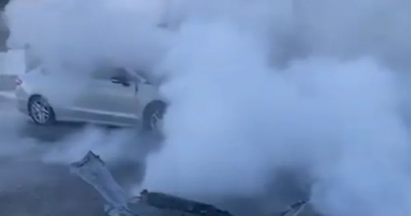 В Баку сгорел автомобиль ВИДЕО