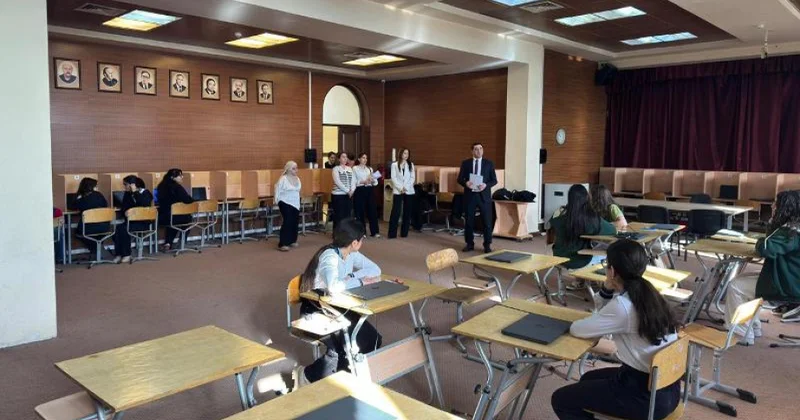 AMEA məktəblilər arasında Azərbaycan dili üzrə olimpiada təşkil edib