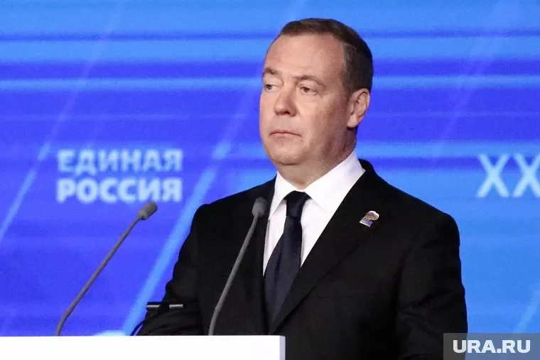 “Putin və Tramp yeməkxanaya baş çəkib, onlara Kiyev kotleti təqdim olunub“ Medvedev