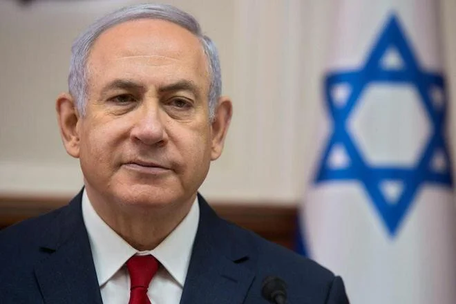 Netanyahu ona gümüş peycer hədiyyə etdi