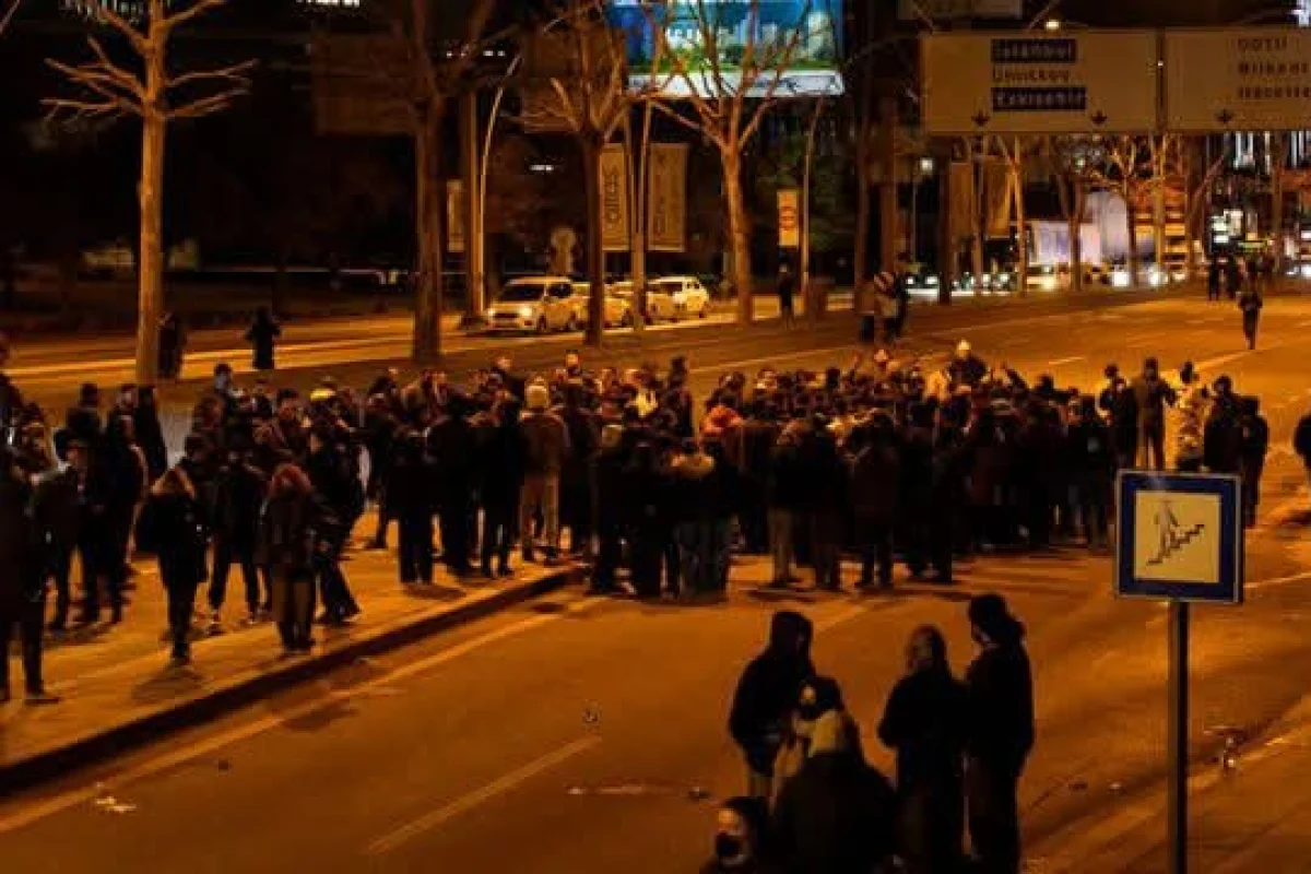 Стихийная акция протеста в Анкаре: ранены 5 полицейских срочно в номер