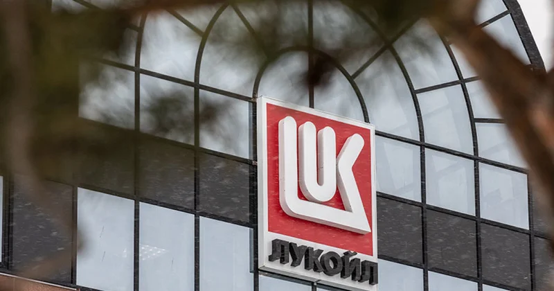 Гигантские убытки Лукойла