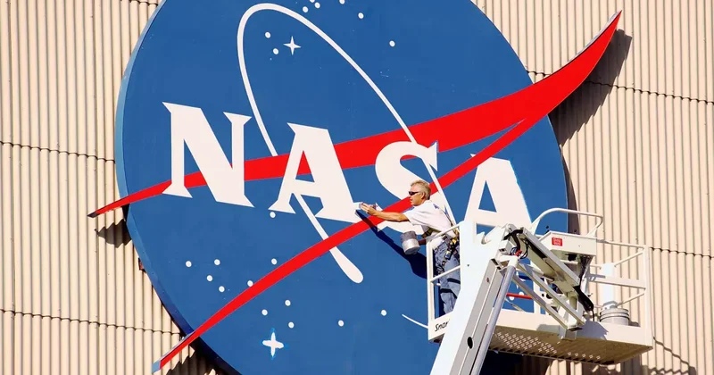 Bloomberg: NASA планирует перераспределить роли в лунной миссии в пользу SpaceX